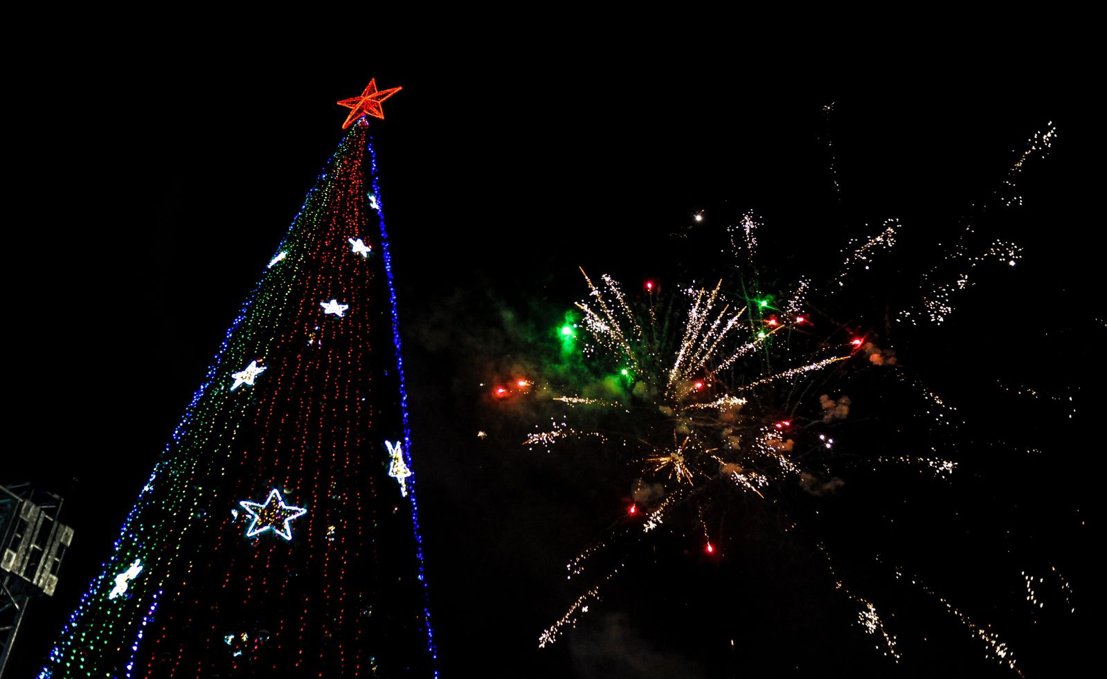 В новогоднюю ночь в Перми горожан ждет два праздничных фейерверка