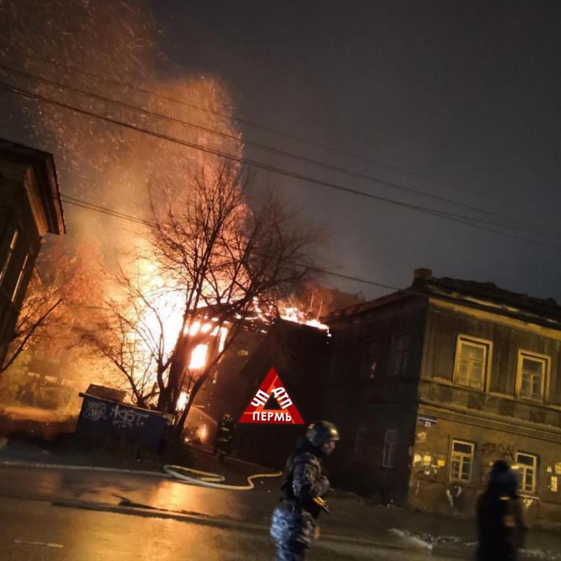 В Перми ночью в центре города сгорело здание