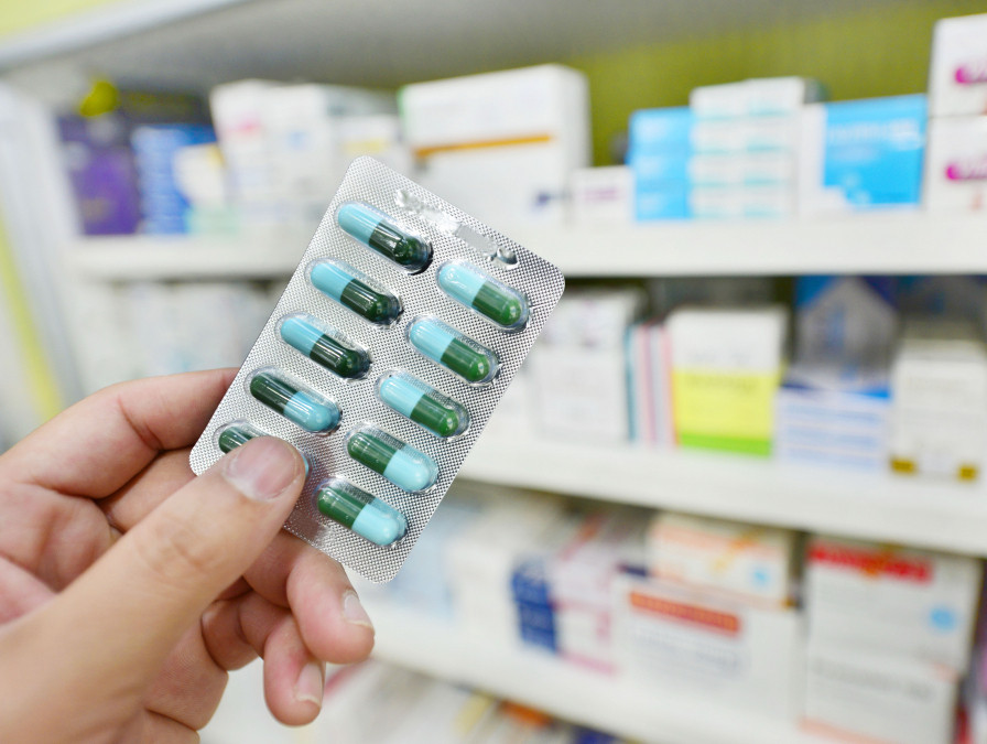В одной из пермских аптек переклеивают ценники на противовирусные препараты 