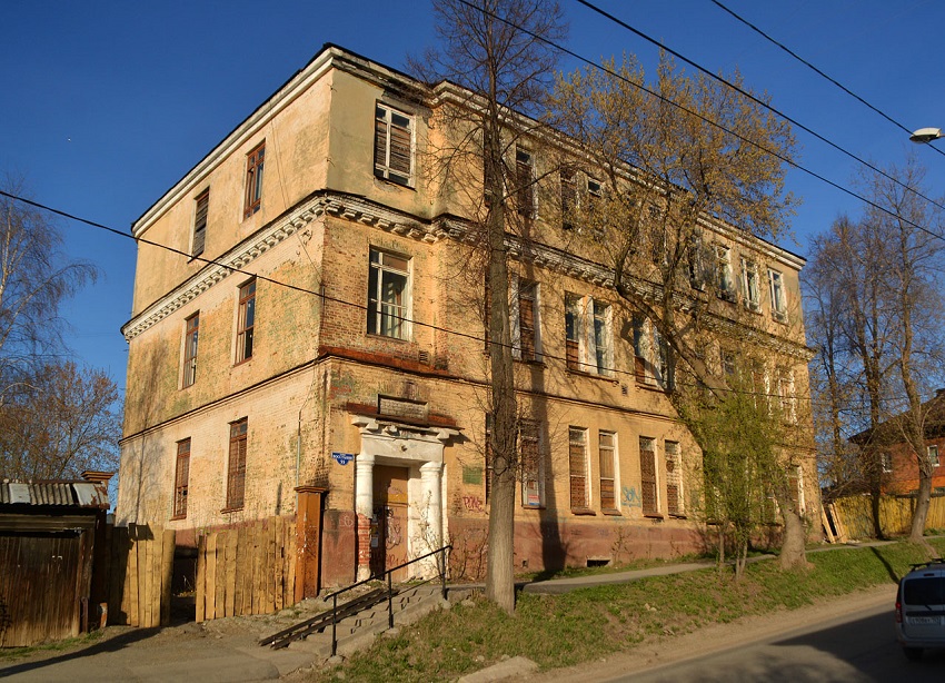 Власти Перми вновь ищут арендаторов исторического здания бывшей школы в Мотовилихе